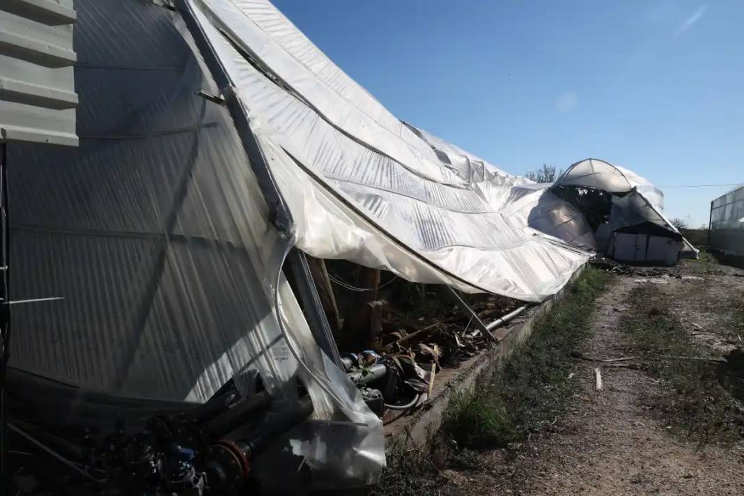 Antalya'da Hortumun Vurduğu Seralara Acil Destek 2